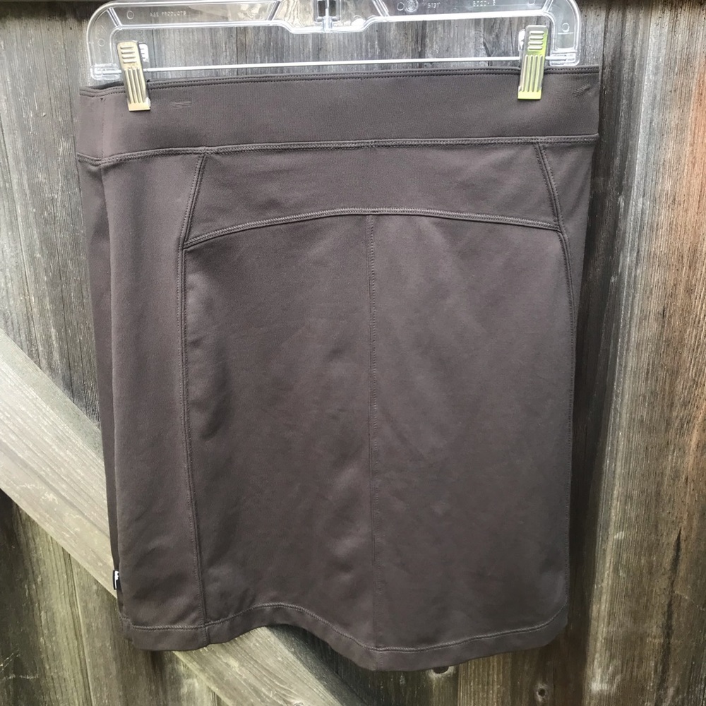 Lolë Skirt